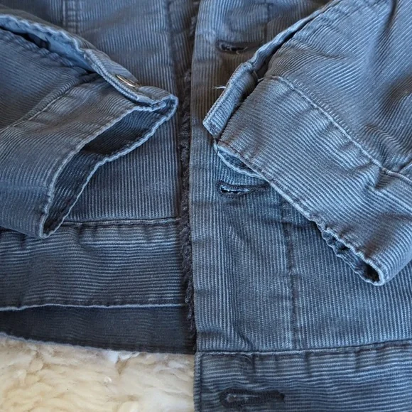 Levi's Sherpa Trucker Jacket - Picture 12 of 16